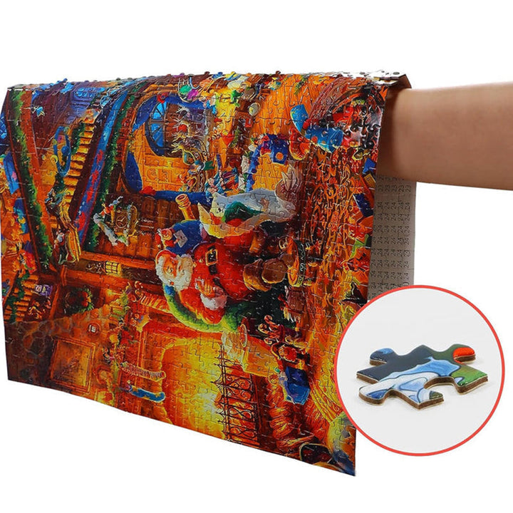 "Julpussel adventskalender med dagliga pusselbitar, bild av färgglada 1008-bitars pusselbitar mot röd bakgrund."