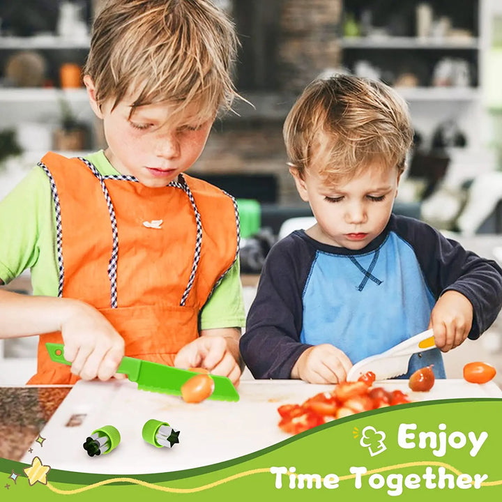 "Junior Chef Set, barnsäkert kökslekset med Montessori-design, innehåller barnknivar och lekverktyg för kreativ matlagning."