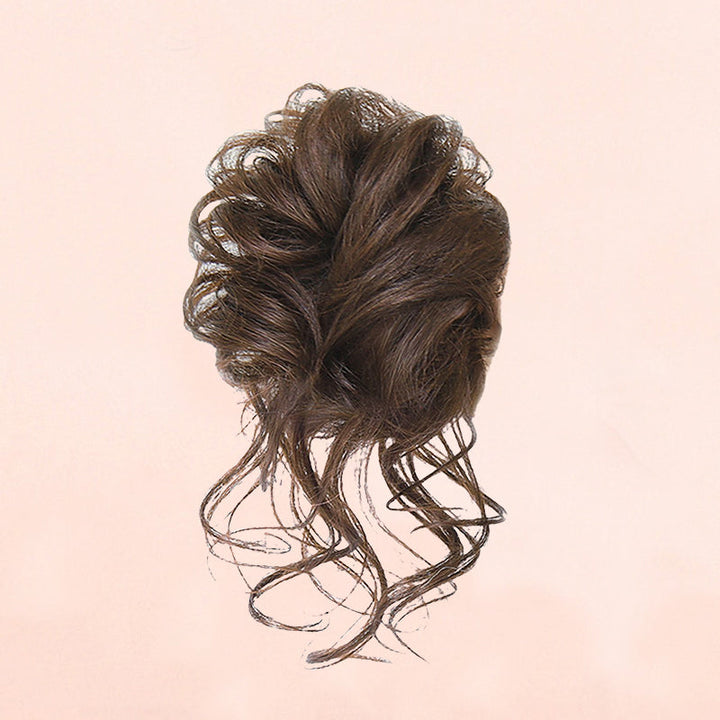 "Justerbar hårstycke för kvinnor, messy bun i syntetmaterial, ger voluminös look i brun och kastanjfärg."