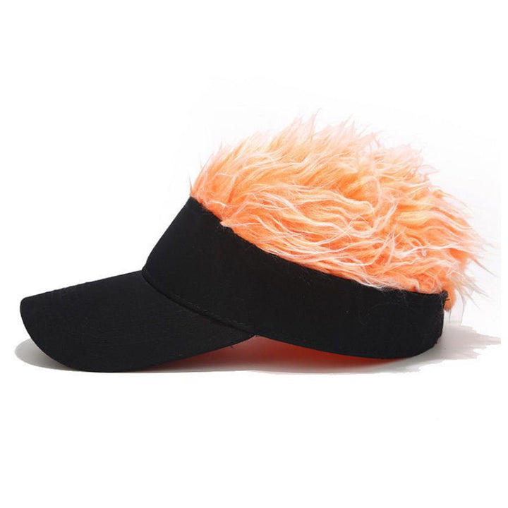 "Justerbar solskyddsmössa med peruk, kombinera stil och solskydd för damer, svart mössa med realistiska peruktrådar."