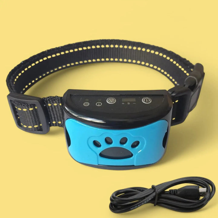 "Justerbart antiskällhalsband för hund i svart, med milda vibrationer och ljud för effektiv skällkontroll."