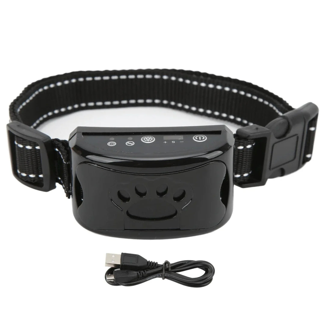 "Justerbart antiskällhalsband för hund i svart, med milda vibrationer och ljud för effektiv skällkontroll."