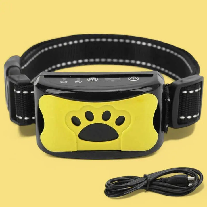 "Justerbart antiskällhalsband för hund i svart, med milda vibrationer och ljud för effektiv skällkontroll."