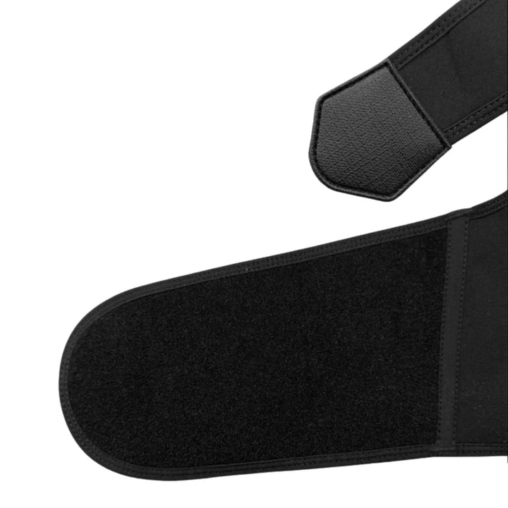 "Justerbart ryggstöd med diskret design, bekvämt under kläder för förbättrad hållning och komfort, svart färg."