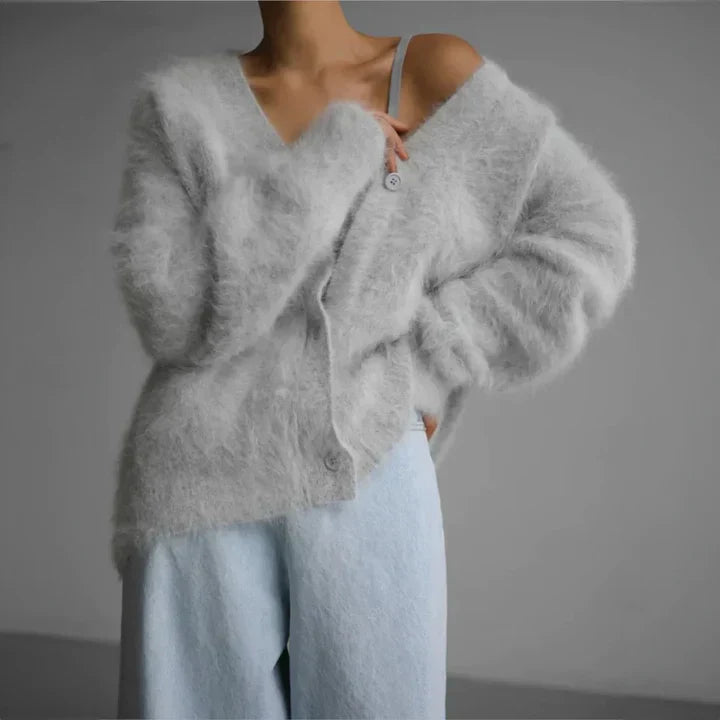 "Kashmirkofta i mjuk ull, platinagrå och ökenbeige färg, elegant design för kvinnor, perfekt för stil och komfort."