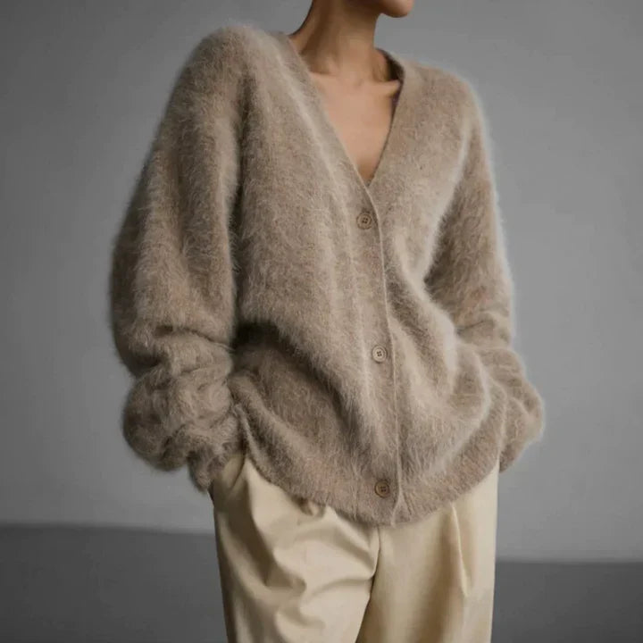 "Kashmirkofta i mjuk ull, platinagrå och ökenbeige färg, elegant design för kvinnor, perfekt för stil och komfort."
