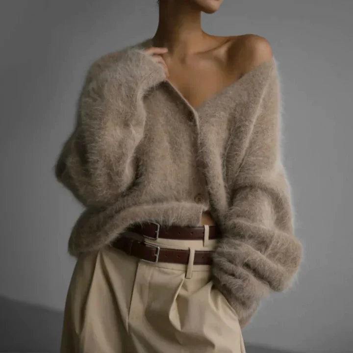 "Kashmirkofta i mjuk ull, platinagrå och ökenbeige färg, elegant design för kvinnor, perfekt för stil och komfort."