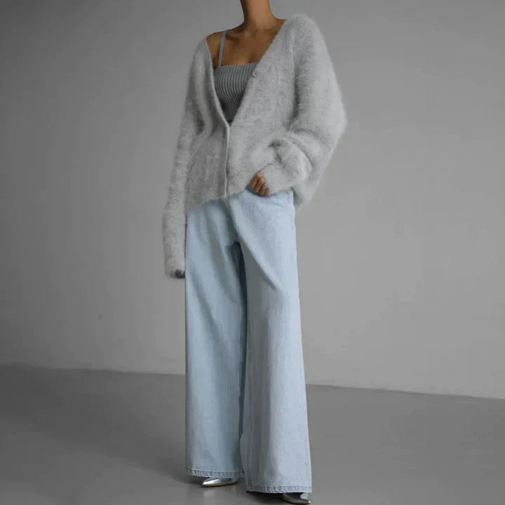 "Kashmirkofta i mjuk ull, platinagrå och ökenbeige färg, elegant design för kvinnor, perfekt för stil och komfort."