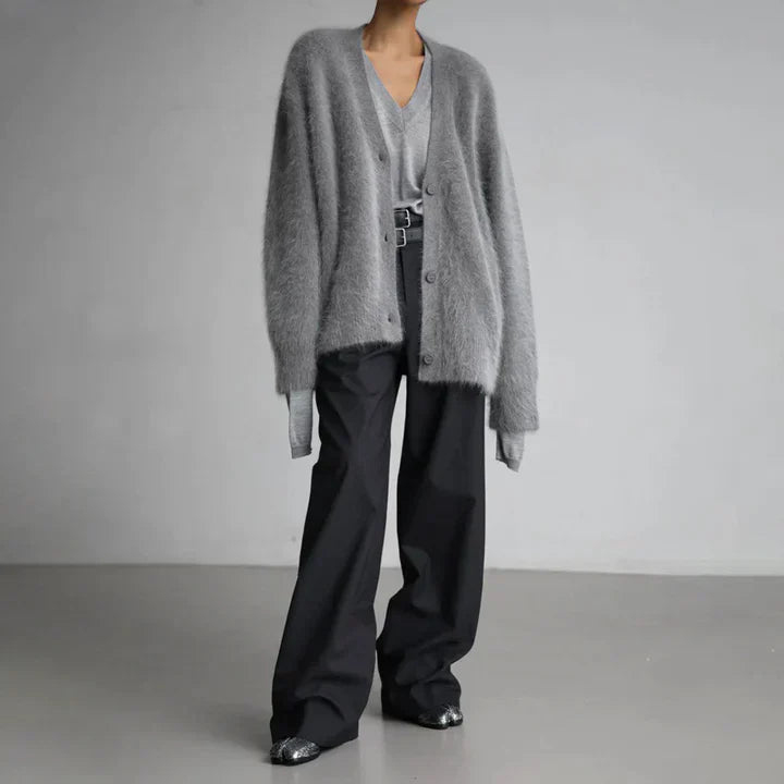 "Kashmirkofta i mjuk ull, platinagrå och ökenbeige färg, elegant design för kvinnor, perfekt för stil och komfort."