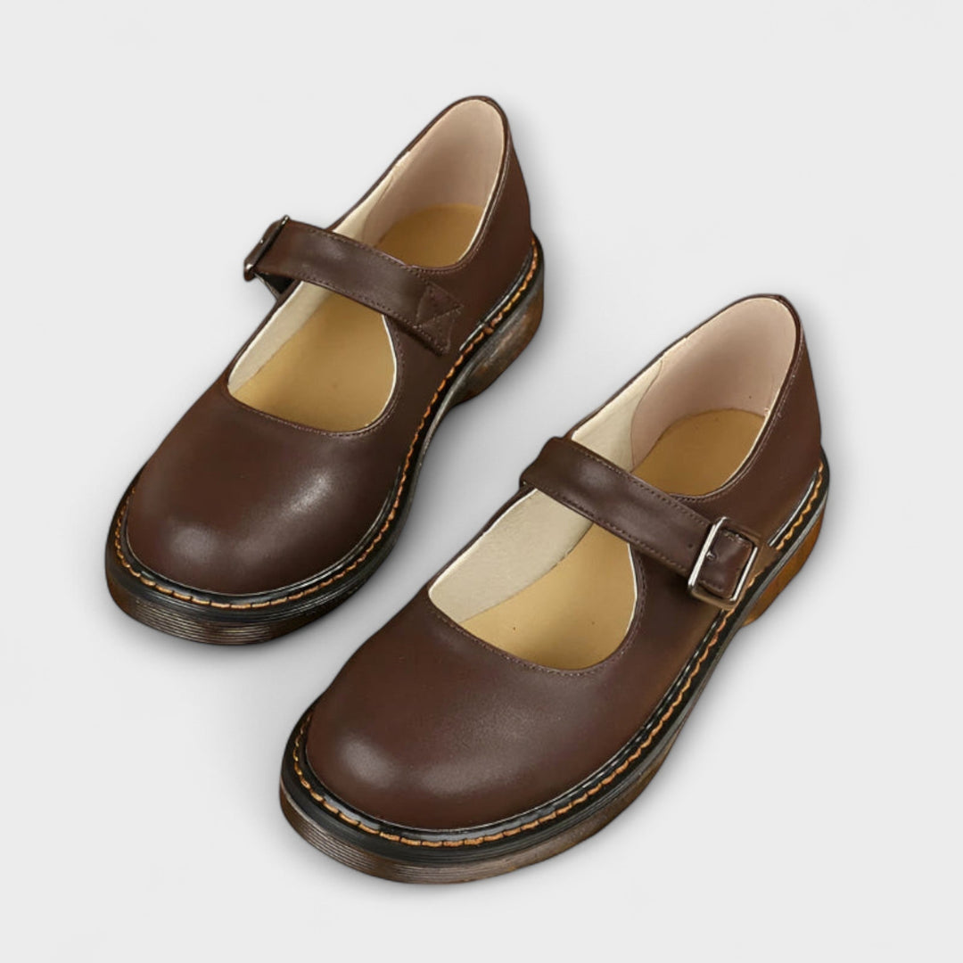 Klassiska läder Mary Jane skor för damer med justerbara remmar, bruna och svarta, tidlös elegans och komfort.