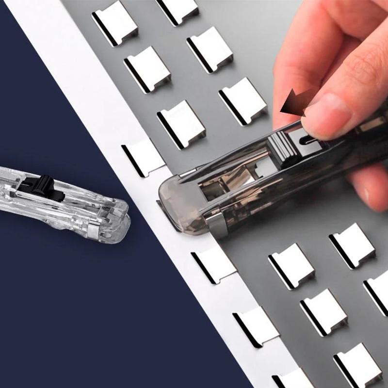 "Kompakt klippautomat i blå och vit färg, ergonomisk design med anti-skid funktion för kontor och hem."