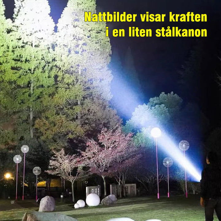 "Kompakt och slitstark ficklampa med tre LED, bärbar design för friluftsbruk, stötsäker och vattentät, perfekt för camping."
