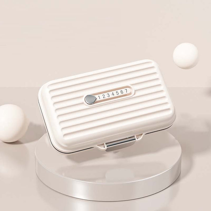 "Kompakt pillerburk med sju fack, rosa nyans, idealisk för moderna kvinnor, skyddar medicin mot fukt och damm."