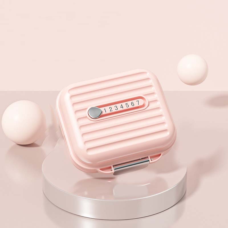 "Kompakt pillerburk med sju fack, rosa nyans, idealisk för moderna kvinnor, skyddar medicin mot fukt och damm."