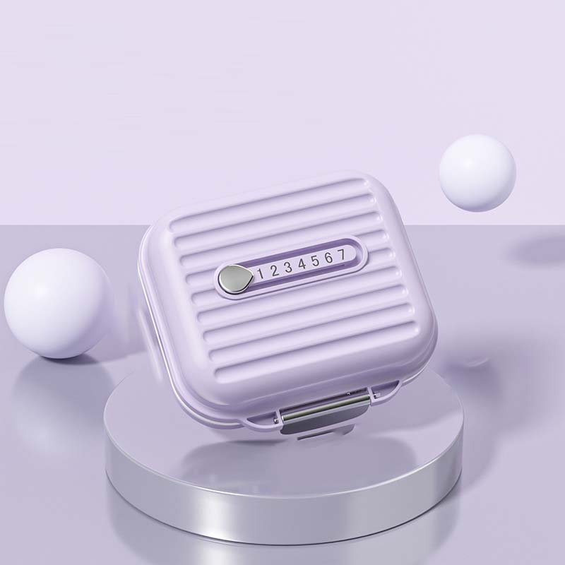 "Kompakt pillerburk med sju fack, rosa nyans, idealisk för moderna kvinnor, skyddar medicin mot fukt och damm."