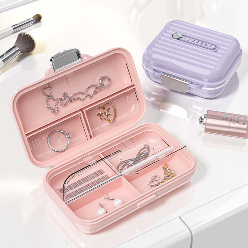 "Kompakt pillerburk med sju fack, rosa nyans, idealisk för moderna kvinnor, skyddar medicin mot fukt och damm."