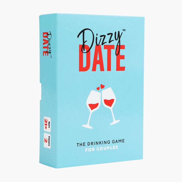 "Kortspel Dizzy Date för par, 100 humoristiska kort, uppställda i stapel. Perfekt för rolig dejtkväll."