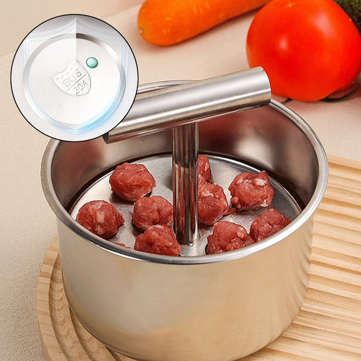 "Köttbullsformare i rostfritt stål, med elegant design, visar köttbullar formade snabbt och enkelt. Perfekt för köksentusiast