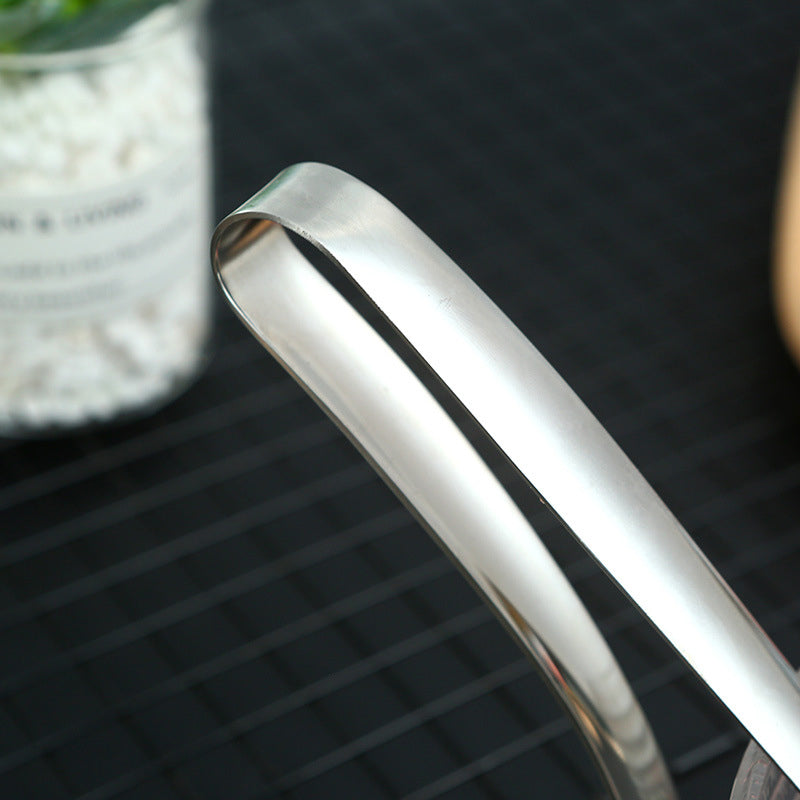 "Köttbullssked av rostfritt stål, silverfärgad, med ergonomiskt handtag och håldesign, perfekt för köttbullsformning."