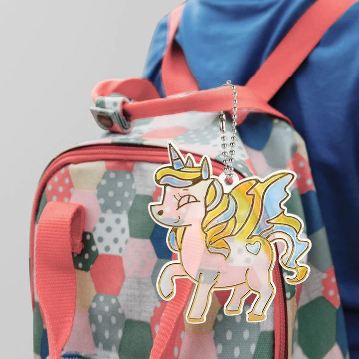 "Kristallmålning DIY Kit med 6 färgglada hängen, barn som skapar konstverk och dekorerar med diamanter."