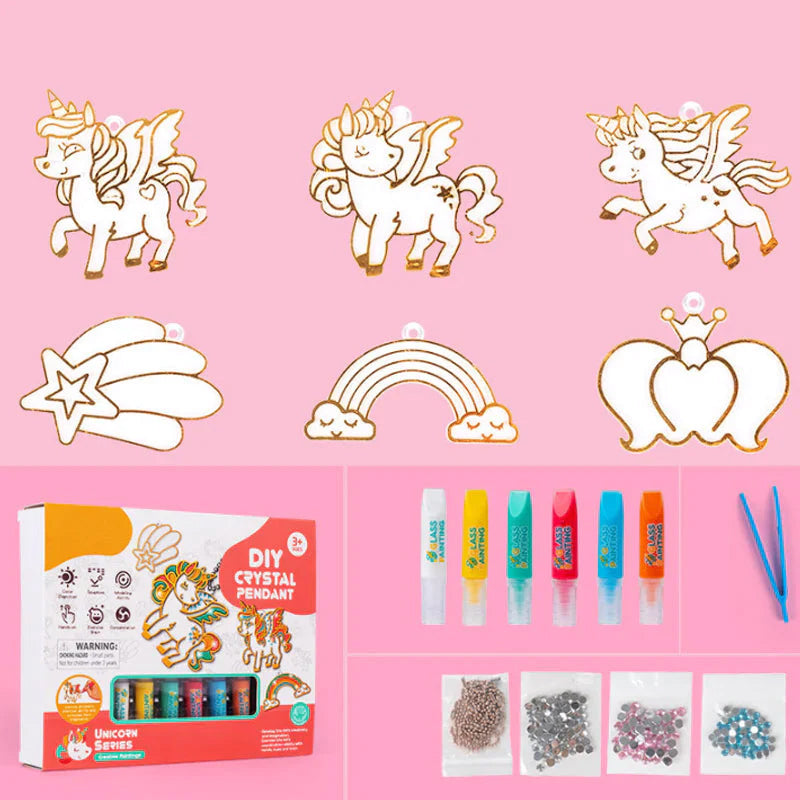 "Kristallmålning DIY Kit med 6 färgglada hängen, barn som skapar konstverk och dekorerar med diamanter."