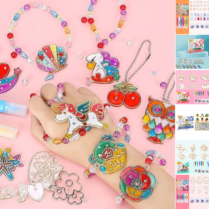 "Kristallmålning DIY Kit med 6 färgglada hängen, barn som skapar konstverk och dekorerar med diamanter."