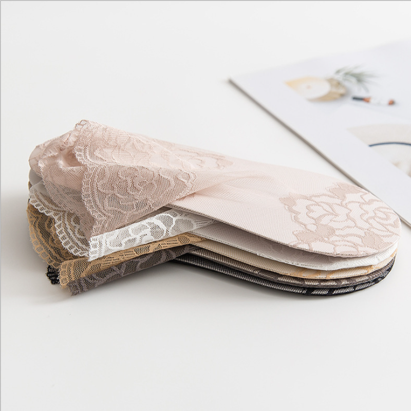 "Kvinnor transparenta spetsnätstrumpor, tunn design, elegant look, i olika stilrena färger, accessoarbild."