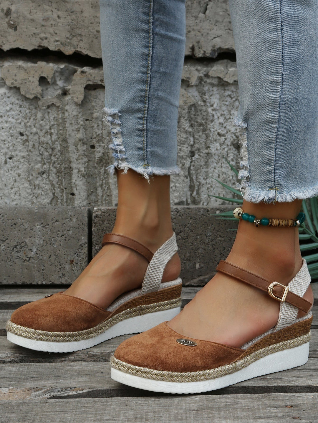 "Kvinnors bomull espadriller i neutral färg, elegant och bekväm design, tillgänglig i storlekar 35-42."