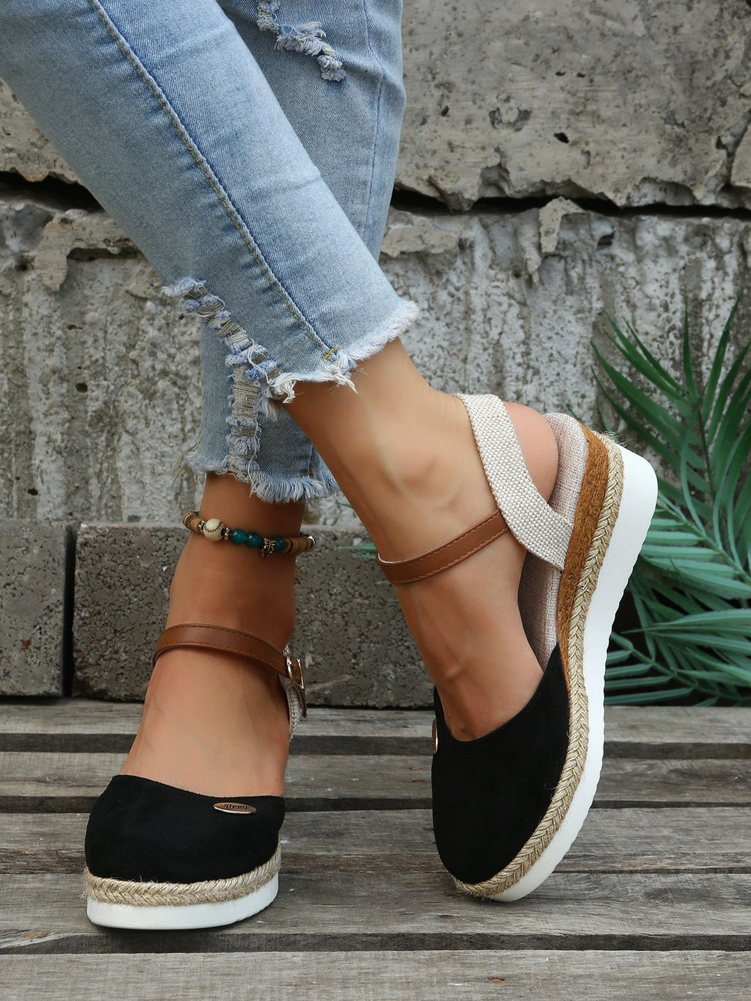 "Kvinnors bomull espadriller i neutral färg, elegant och bekväm design, tillgänglig i storlekar 35-42."