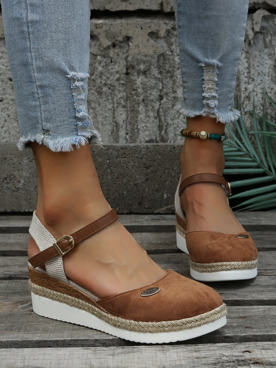 "Kvinnors bomull espadriller i neutral färg, elegant och bekväm design, tillgänglig i storlekar 35-42."