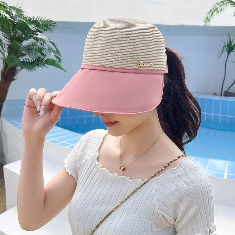 "Kvinnors sommar solhatt med breda brätten, UV-skydd 50+, bekväm design och justerbar passform för soliga dagar."