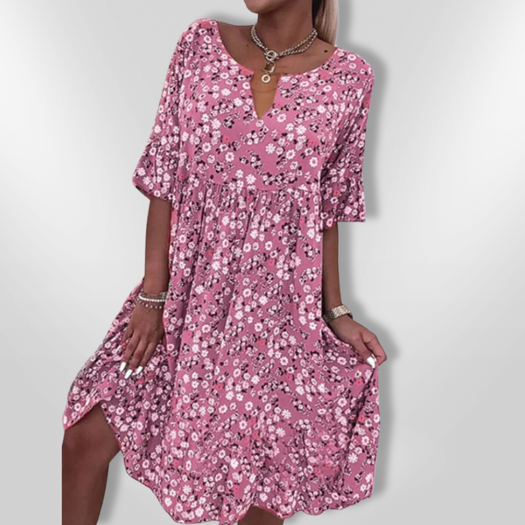 "Kvinnors sommarklänning i blommönster, lätt material, S-XL. Perfekt för varma dagar."