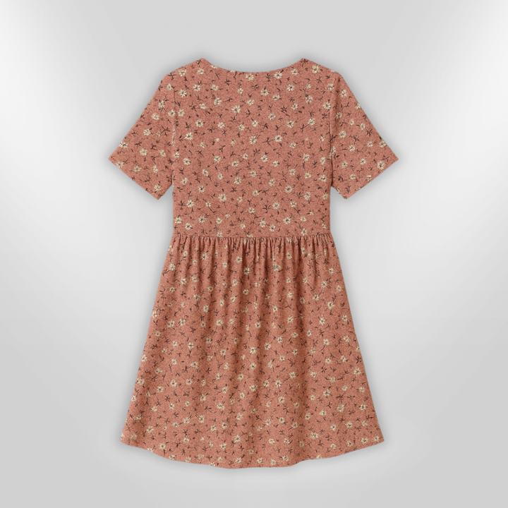 "Kvinnors sommarklänning i blommönster, lätt material, S-XL. Perfekt för varma dagar."