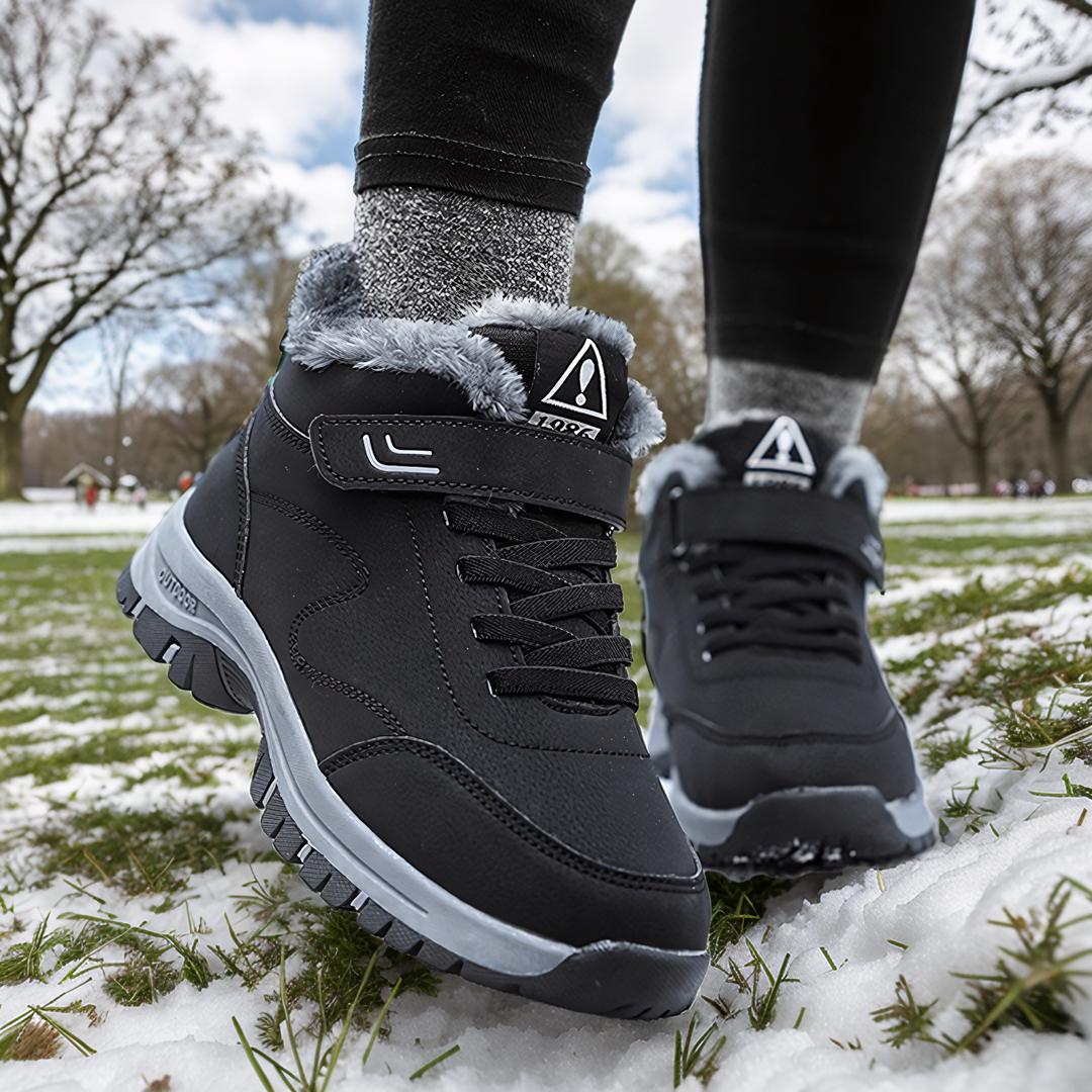 Snygga och praktiska höga damvinterstövlar med halkfri sula, perfekta för utomhusaktiviteter i kalla klimat.