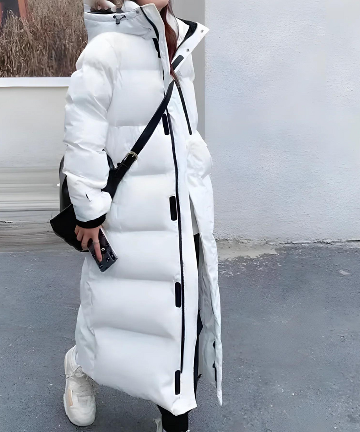 Lång damvinterjacka, fjäderfylld, vattentät, för kalla klimat. Elegant svart design, hög hals och justerbar passform.