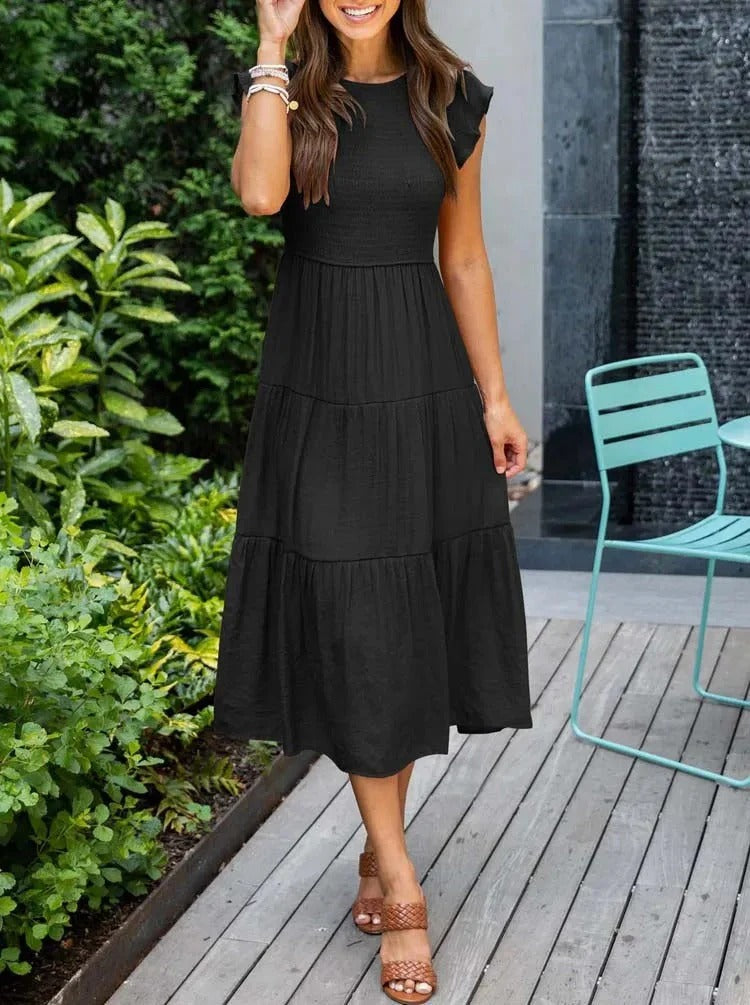 "Lång klänning med eleganta veck för kvinnor, idealisk för sommar, i ljusa färger som grön och rosa."