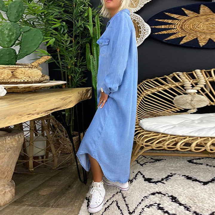 Långärmad denimklänning för kvinnor med klassisk design och feminin silhuett, perfekt för både formella och vardagliga tillfä
