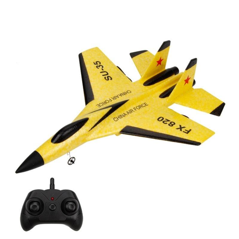 "Lätt och hållbart Fighter Glider RC-flygplan med aerodynamisk design, perfekt för utomhusäventyr, i flera färger."