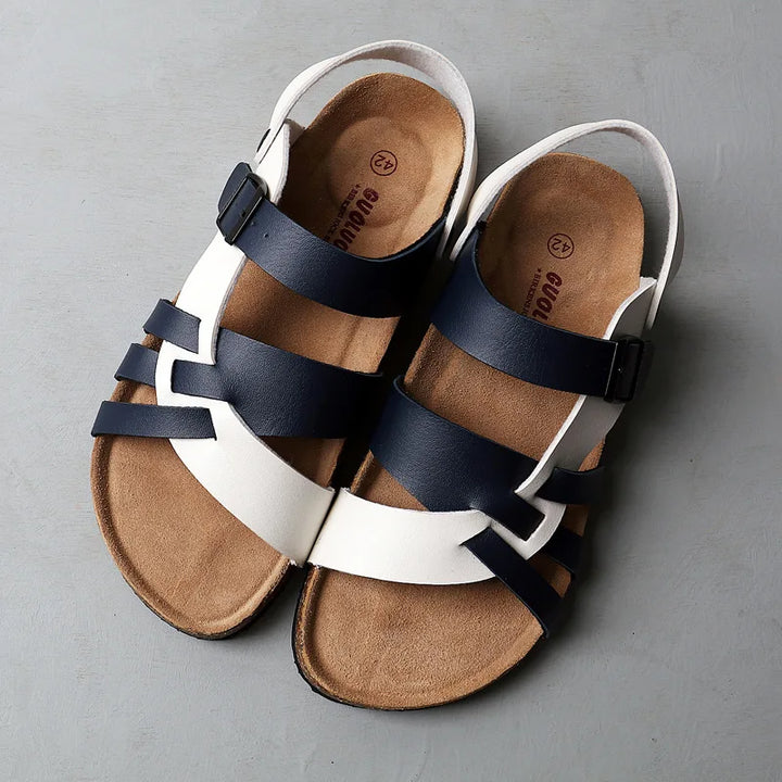 "Lätta, stiliga sandaler i blått med andningsbart material för sommaräventyr. Perfekt för strandpromenader."