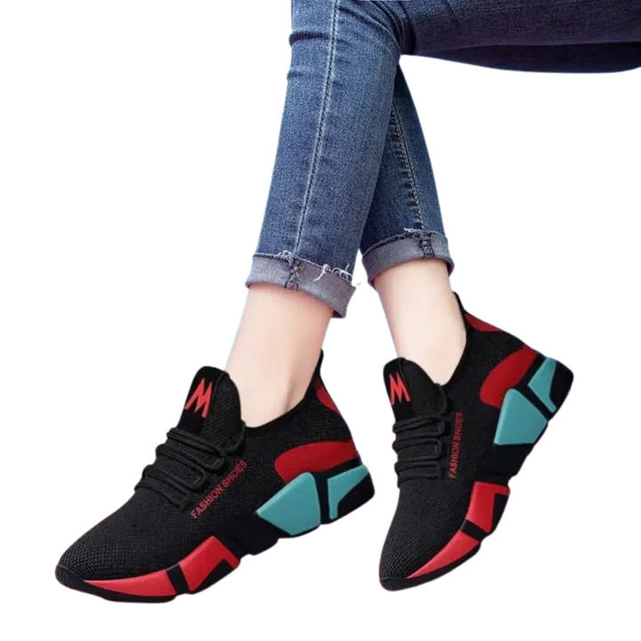 "Lättviktiga damsneakers i lila, rött, svart och vitt med andningsbart meshmaterial och flexibel, halkfri sula."