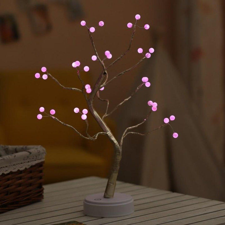 "Ljusande Andeträ bonsaiträd med LED, elegant koppartråd, sprider magisk glöd, perfekt för heminredning."