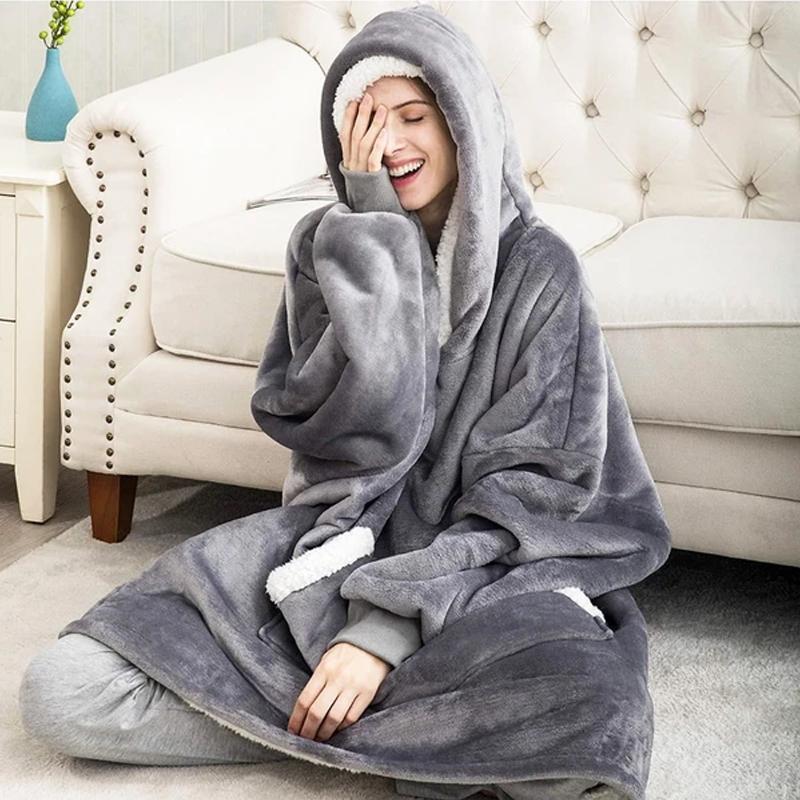 "Lös och mysig hoodie för dam och herr med stor ficka, rymlig huva och flera färgalternativ för maximal komfort."
