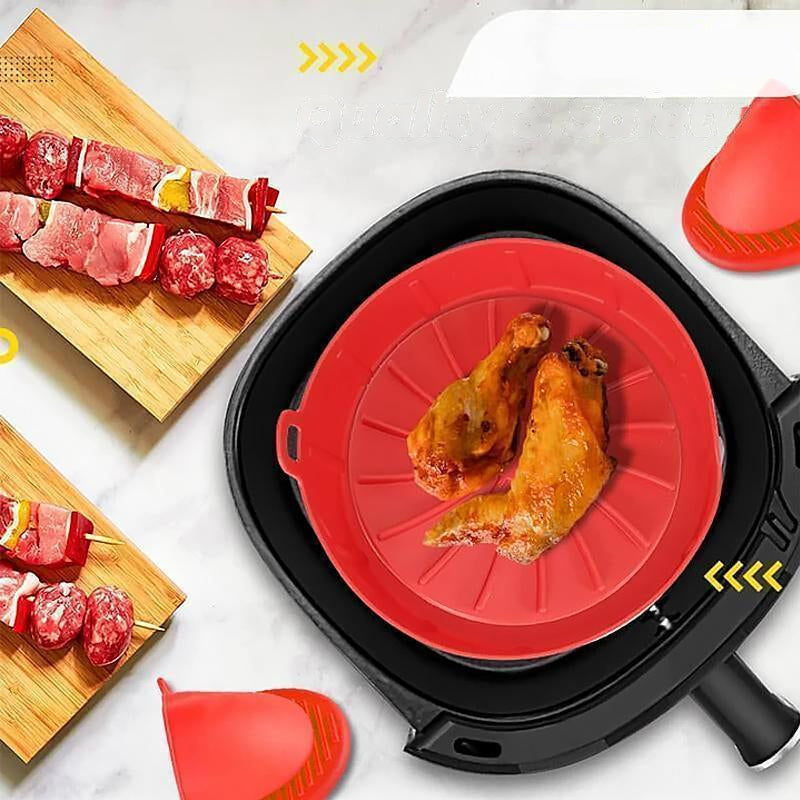 "Luftfritös-bricka i röd/grå silikon, non-stick yta, liten/stor, för jämn tillagning och renare fritös."