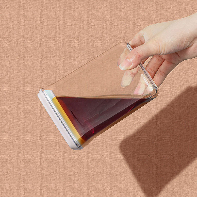 "Lufttät köksbehållare med stapelbar design, transparent med POP UP-lock, idealisk för matförvaring i moderna kök."