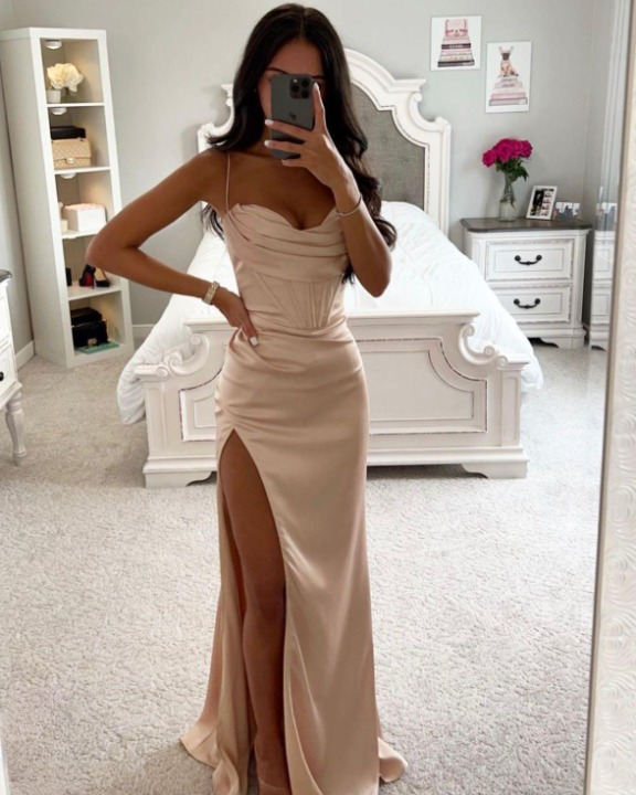 Alouette Satin Klänning | Eleganta Aftonklänning