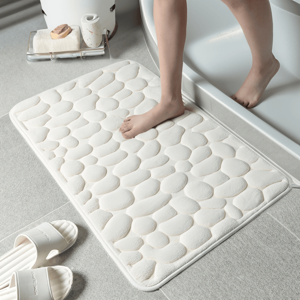 "Lyxig halkfri badmatta, brun, 40x60 cm, flanell och memory foam, säker och stilren, i elegant badrumsmiljö."
