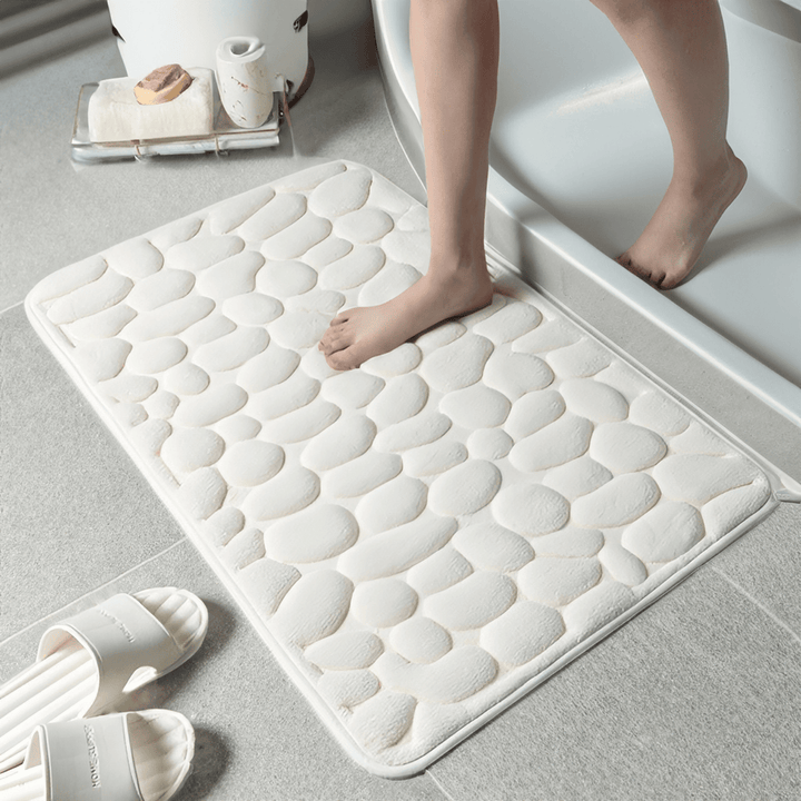 "Lyxig halkfri badmatta, brun, 40x60 cm, flanell och memory foam, säker och stilren, i elegant badrumsmiljö."