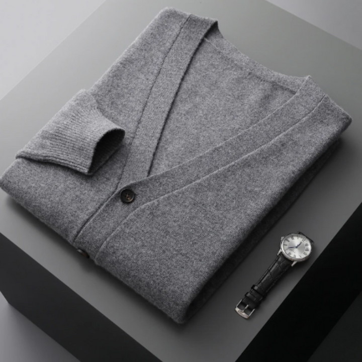 "Lyxig kaschmirkofta i elegant design, beige färg med klassisk knappknäppning, perfekt för stil och komfort."