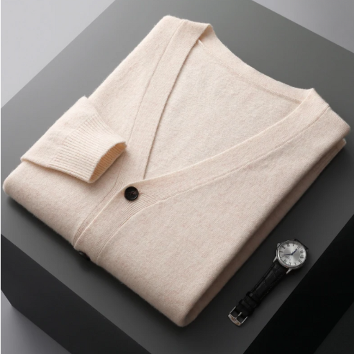 "Lyxig kaschmirkofta i elegant design, beige färg med klassisk knappknäppning, perfekt för stil och komfort."