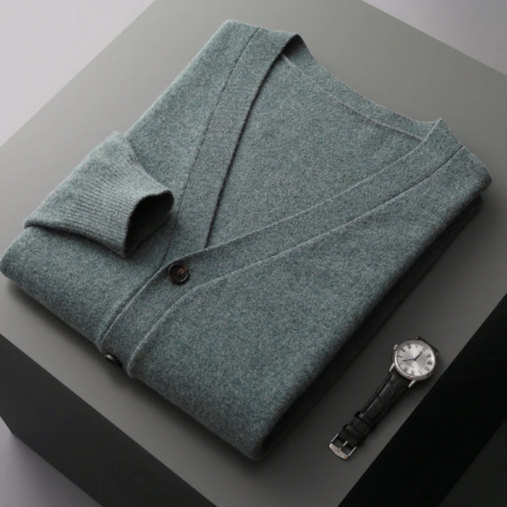 "Lyxig kaschmirkofta i elegant design, beige färg med klassisk knappknäppning, perfekt för stil och komfort."